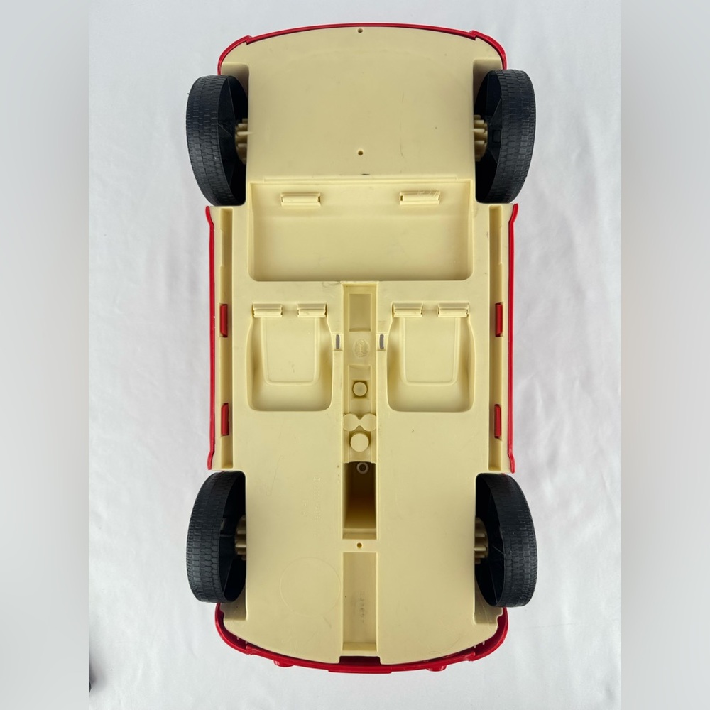 Vintage Year 2000 Barbie VW Bug in Red - Picture 9 of 11